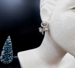 3 pearl ears a